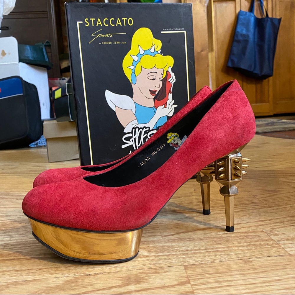 *Mint Condition* Red suede heels